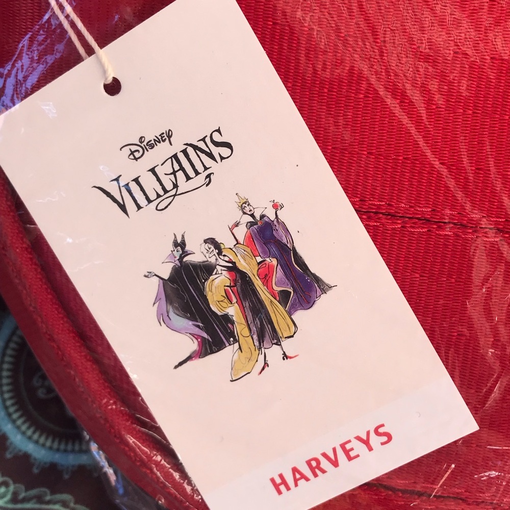 Harveys Disney Snow White Evil Queen Poison Apple - Picture 5 of 8